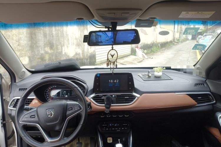 Used Baojun 510 2017 1.5L Manual Luxury Model Center Console