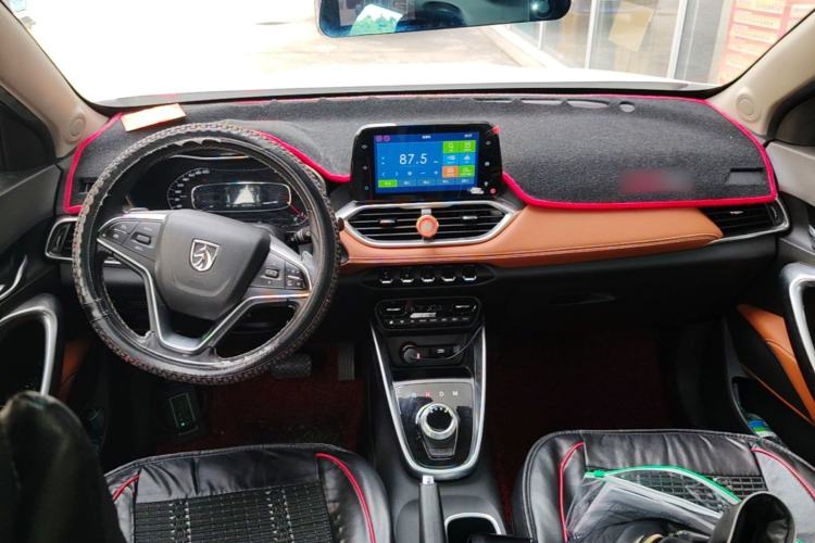 Used Baojun 510 2017 1.5L Automatic Luxury Model Center Console
