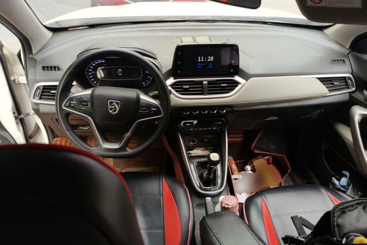 Used Baojun 510 2017 1.5L Manual Fashion Model Center Console