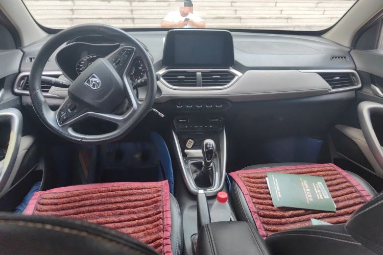 Used Baojun 510 2017 1.5L Manual Fashion Model Center Console