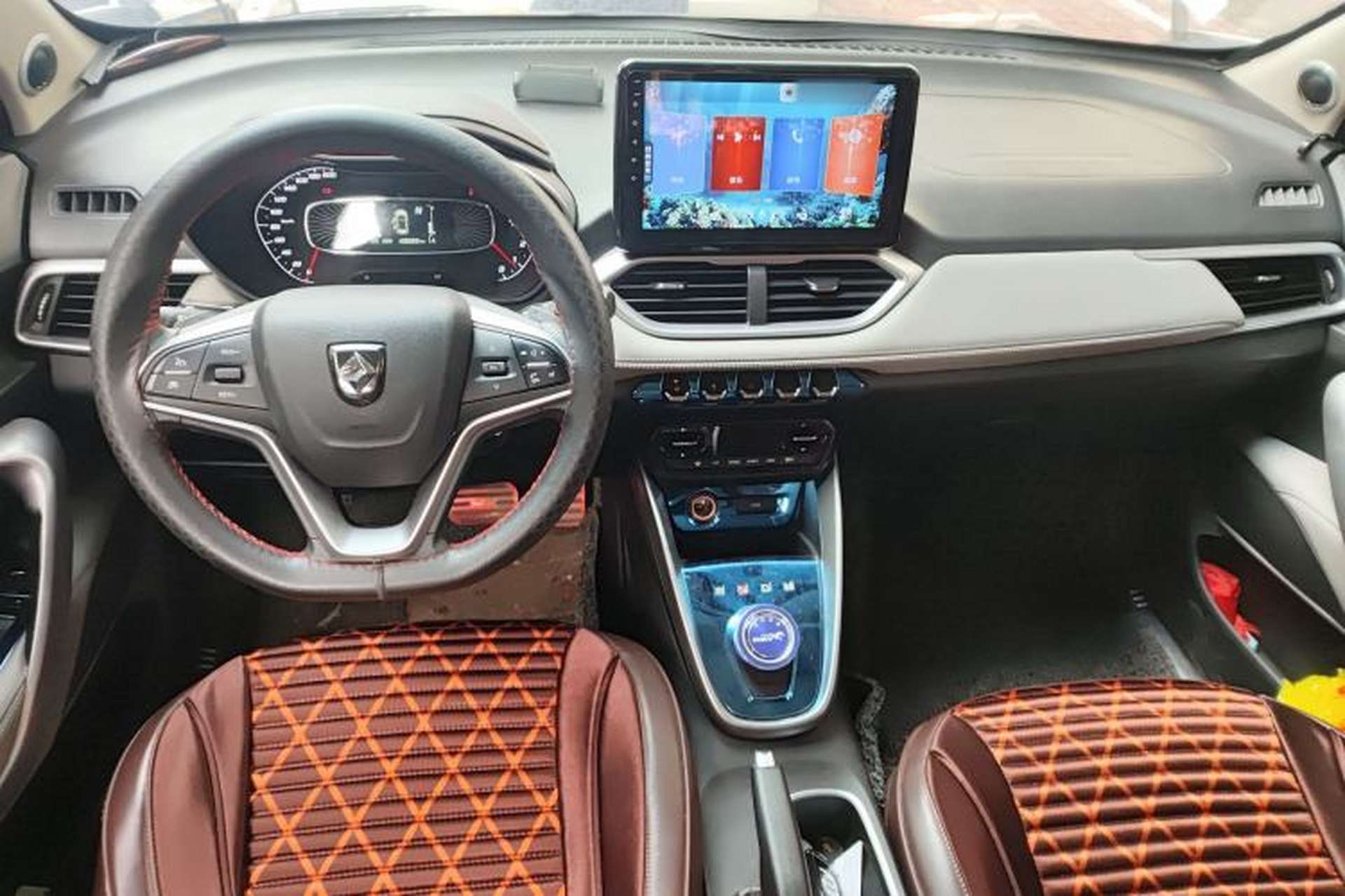 Used Baojun 510 2017 1.5L Automatic Fashion Model Center Console