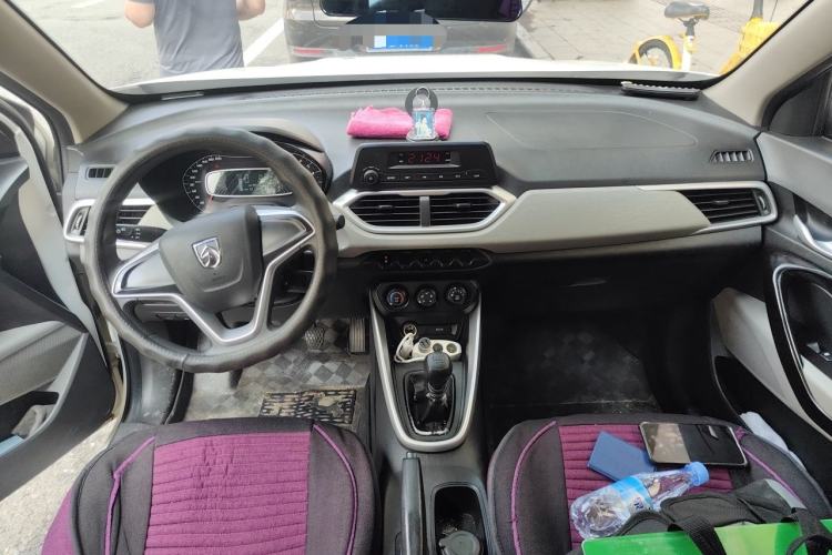 Used Baojun 510 2017 1.5L manual Comfort trim Center Console