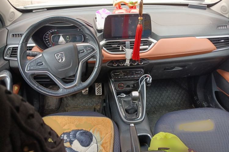 Used Baojun 510 2017 1.5L Manual Luxury Model Center Console