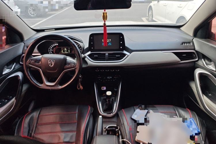 Used Baojun 510 2017 1.5L Manual Fashion Model Center Console