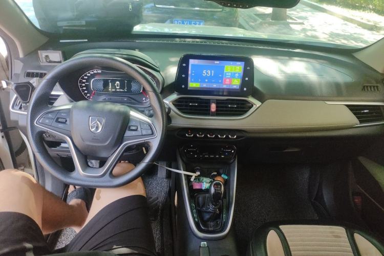 Used Baojun 510 2017 1.5L Manual Fashion Model Center Console