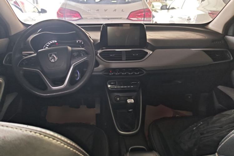 Used Baojun 510 2017 1.5L Manual Fashion Model Center Console