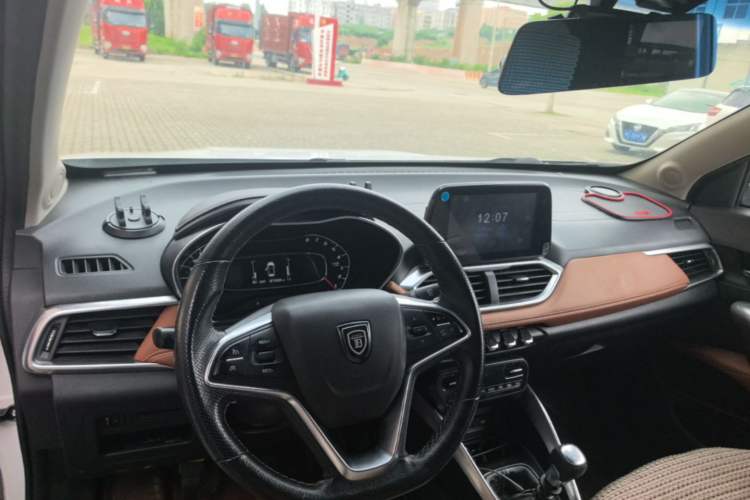 Used Baojun 510 2017 1.5L Manual Luxury Model Center Console