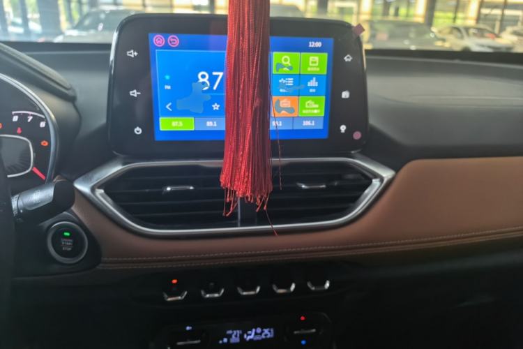 Used Baojun 510 2017 1.5L Automatic Luxury Model Center Console