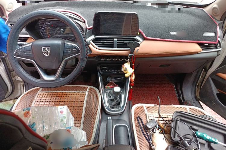 Used Baojun 510 2017 1.5L Manual Luxury Model Center Console
