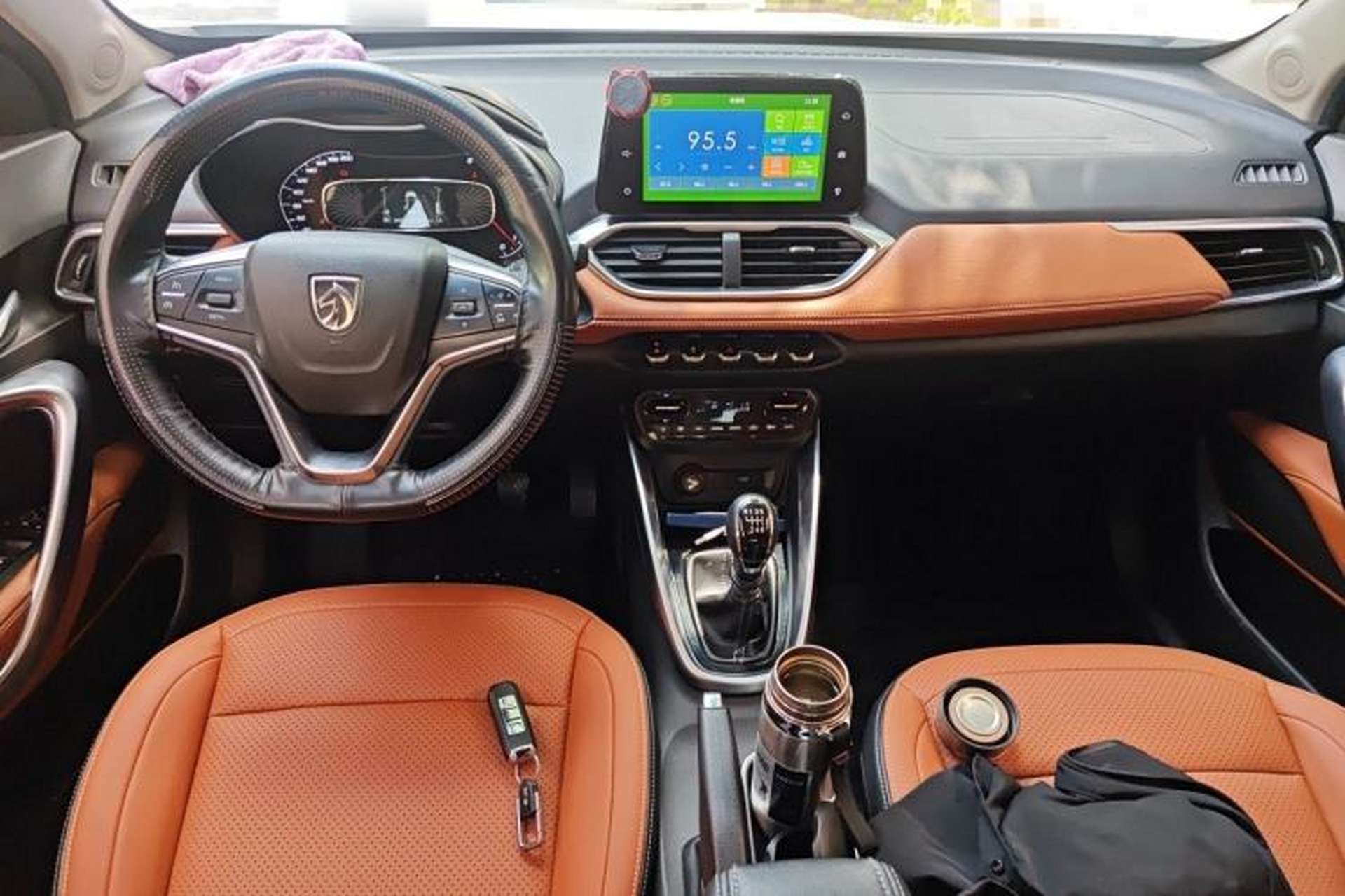 Used Baojun 510 2017 1.5L Manual Luxury Model Center Console