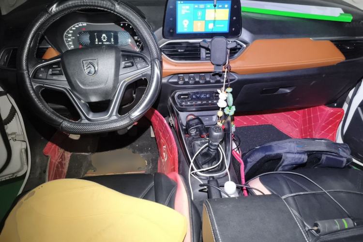 Used Baojun 510 2017 1.5L Manual Luxury Model Center Console