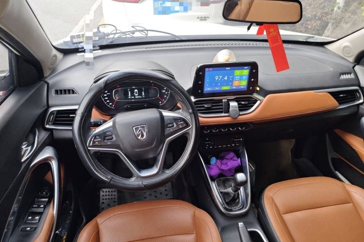Used Baojun 510 2017 1.5L Manual Luxury Model Center Console