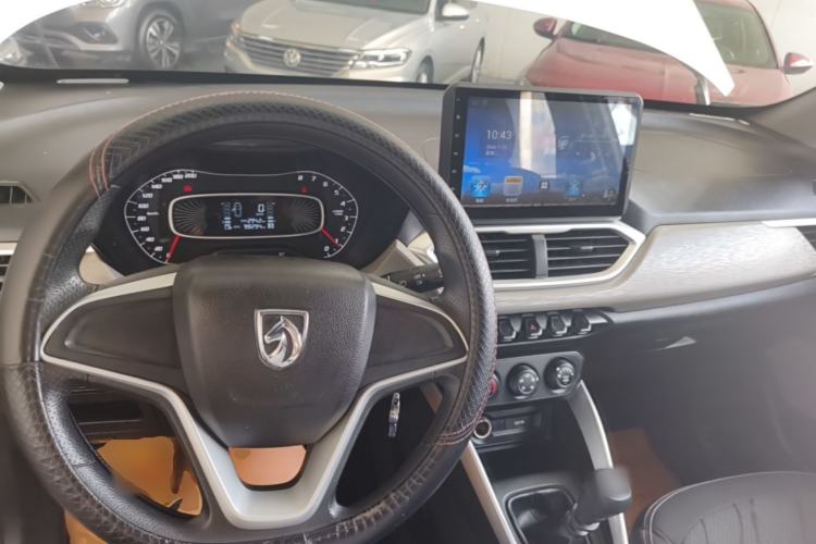 Used Baojun 510 2017 1.5L manual Comfort trim Center Console