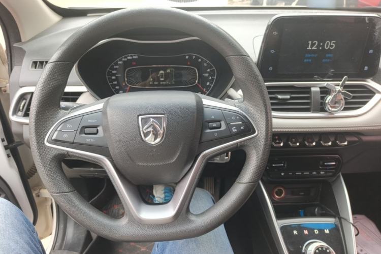 Used Baojun 510 2017 1.5L Automatic Fashion Model Center Console