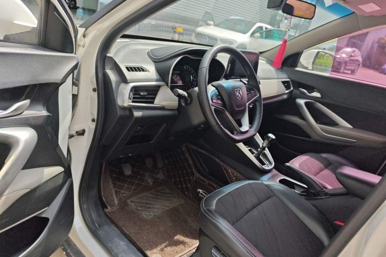 Used Baojun 510 2017 1.5L Manual Fashion Model Driver Seat