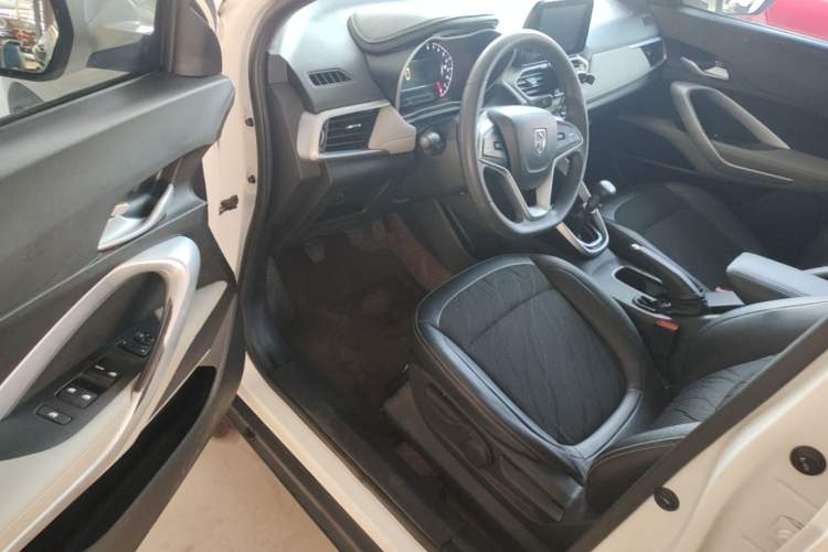 Used Baojun 510 2017 1.5L Manual Fashion Model Driver Seat