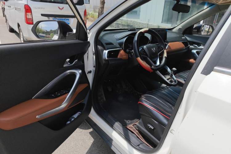 Used Baojun 510 2017 1.5L Manual Luxury Model Driver Seat