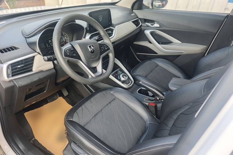 Used Baojun 510 2017 1.5L Automatic Fashion Model Driver Seat