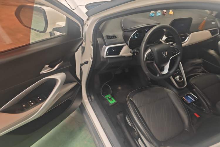 Used Baojun 510 2017 1.5L Automatic Fashion Model Driver Seat
