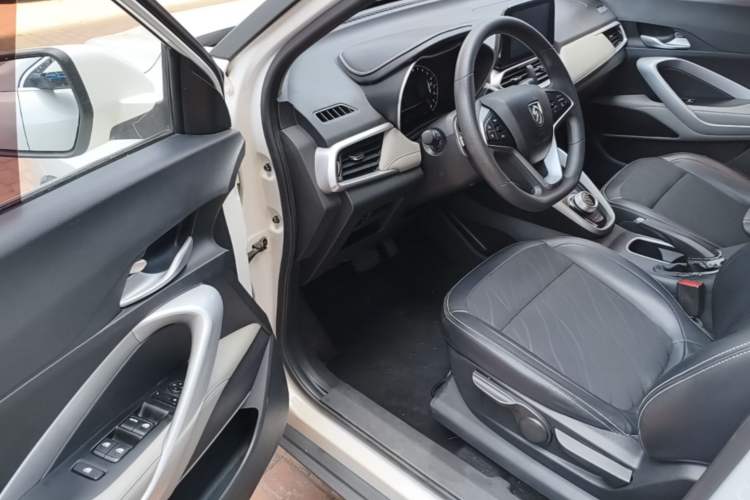 Used Baojun 510 2017 1.5L Automatic Fashion Model Driver Seat
