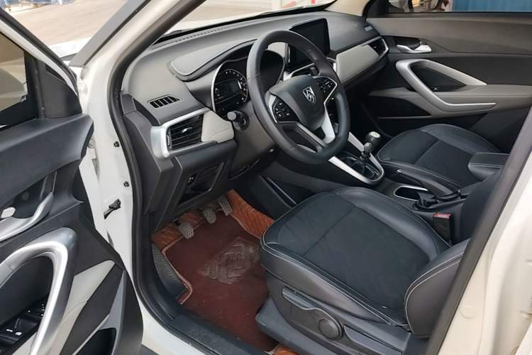 Used Baojun 510 2017 1.5L Manual Fashion Model Driver Seat