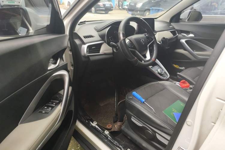 Used Baojun 510 2017 1.5L Automatic Fashion Model Driver Seat