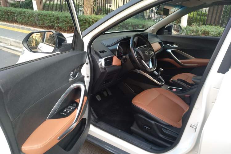 Used Baojun 510 2017 1.5L Manual Luxury Model Driver Seat