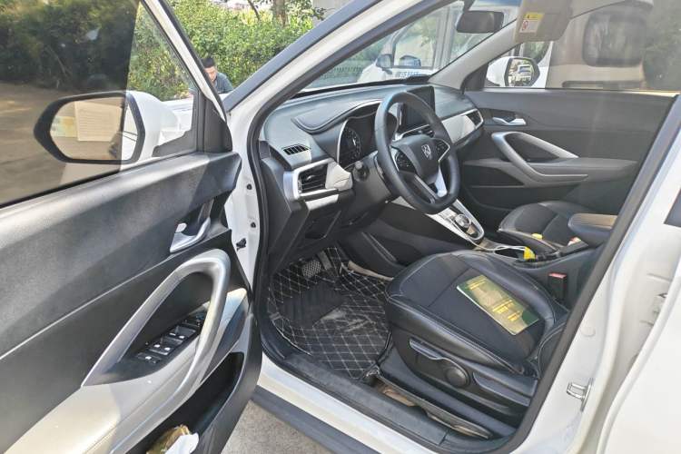 Used Baojun 510 2017 1.5L Automatic Fashion Model Driver Seat