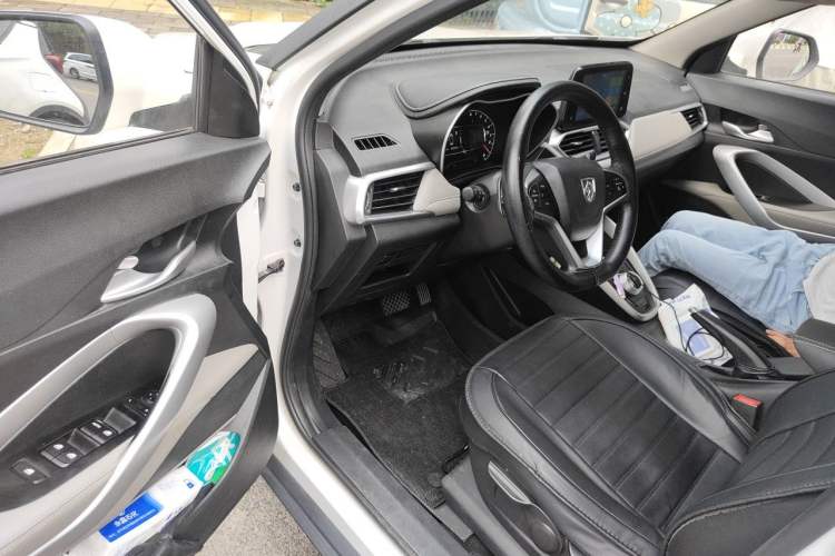 Used Baojun 510 2017 1.5L Automatic Fashion Model Driver Seat