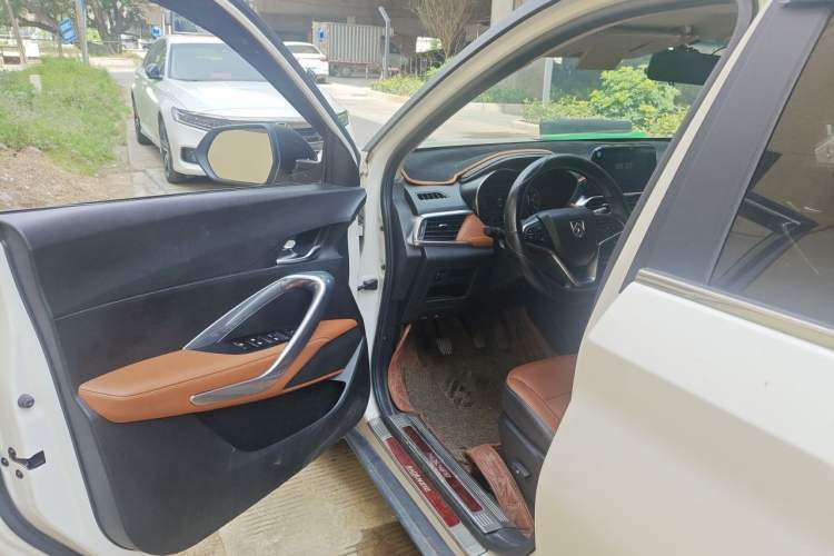 Used Baojun 510 2017 1.5L Manual Luxury Model Driver Seat