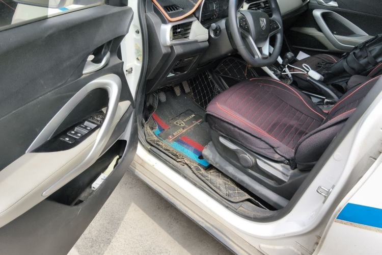 Used Baojun 510 2017 1.5L Manual Fashion Model Driver Seat