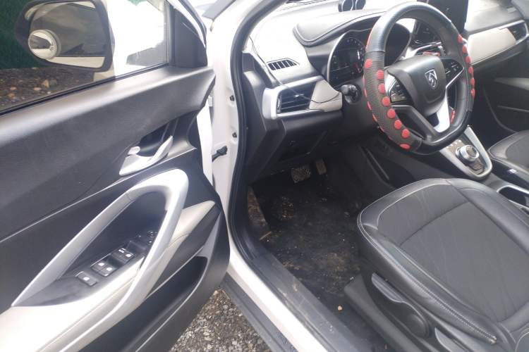 Used Baojun 510 2017 1.5L Automatic Fashion Model Driver Seat