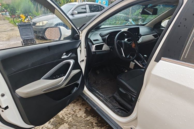 Used Baojun 510 2017 1.5L Manual Fashion Model Driver Seat