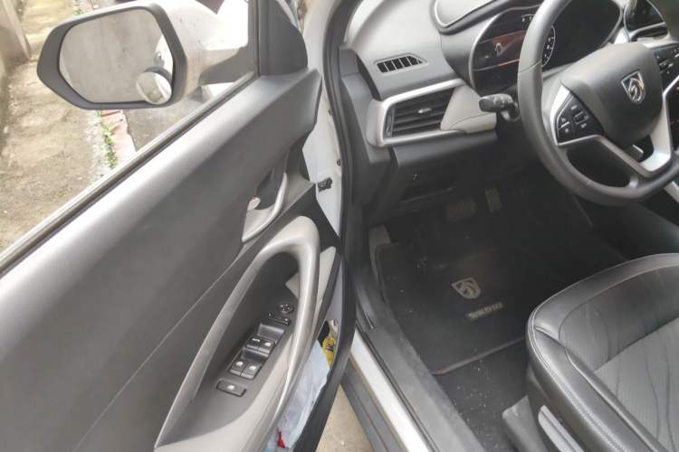 Used Baojun 510 2017 1.5L Automatic Fashion Model Driver Seat