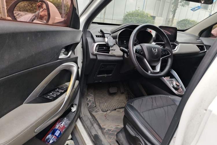 Used Baojun 510 2017 1.5L Automatic Fashion Model Driver Seat