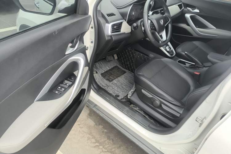 Used Baojun 510 2017 1.5L Automatic Fashion Model Driver Seat