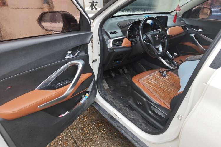 Used Baojun 510 2017 1.5L Manual Fashion Model Driver Seat