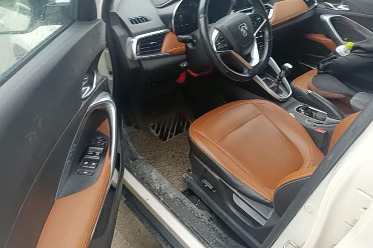 Used Baojun 510 2017 1.5L Manual Luxury Model Driver Seat