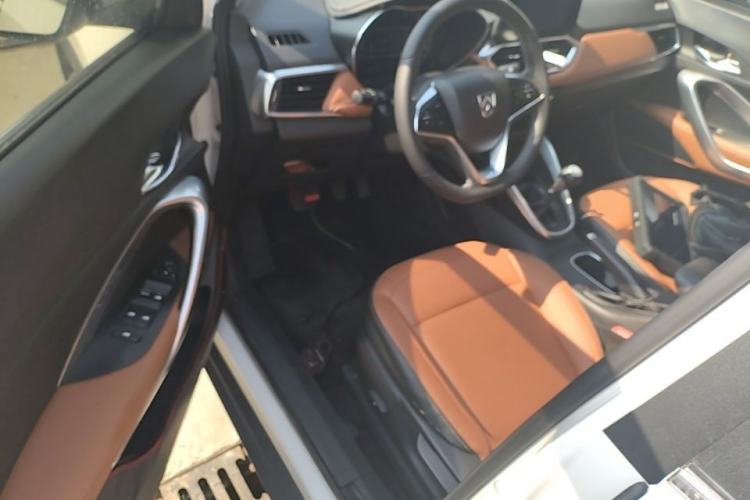 Used Baojun 510 2017 1.5L Manual Luxury Model Driver Seat