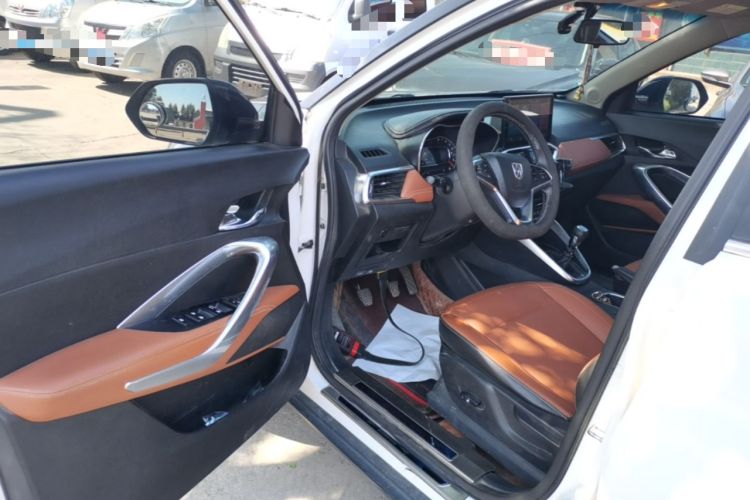 Used Baojun 510 2017 1.5L Manual Luxury Model Driver Seat