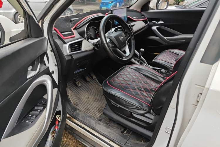 Used Baojun 510 2017 1.5L Manual Fashion Model Driver Seat