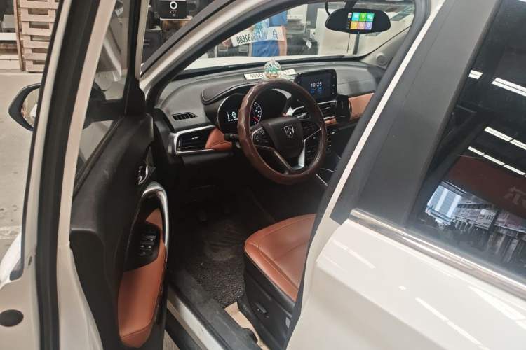 Used Baojun 510 2017 1.5L Manual Luxury Model Driver Seat
