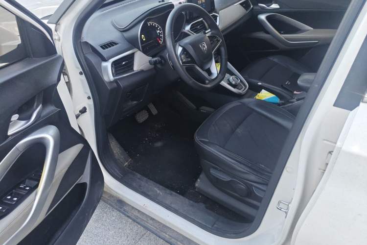 Used Baojun 510 2017 1.5L Automatic Fashion Model Driver Seat