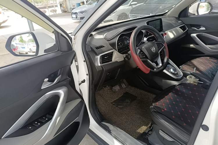 Used Baojun 510 2017 1.5L Automatic Fashion Model Driver Seat