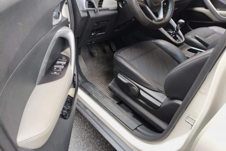 Used Baojun 510 2017 1.5L Manual Fashion Model Driver Seat
