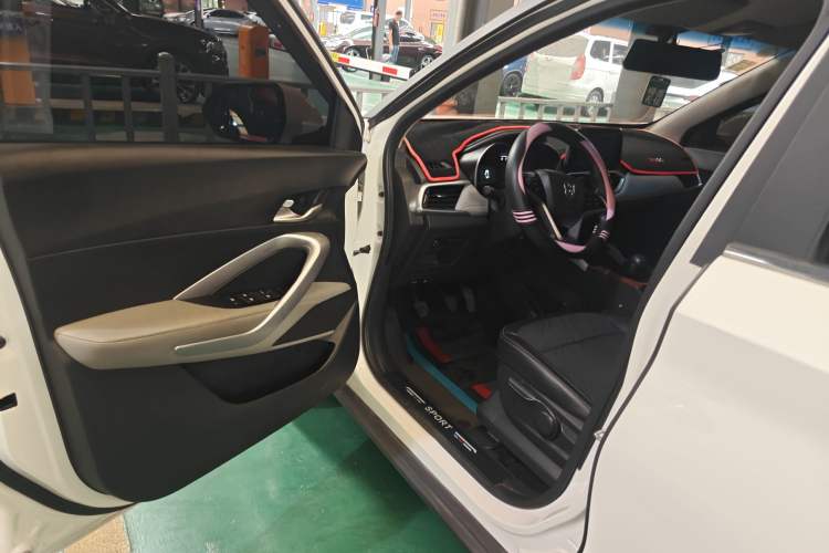 Used Baojun 510 2017 1.5L Manual Fashion Model Driver Seat