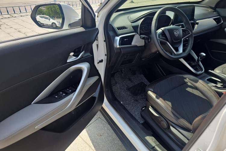 Used Baojun 510 2017 1.5L Manual Fashion Model Driver Seat