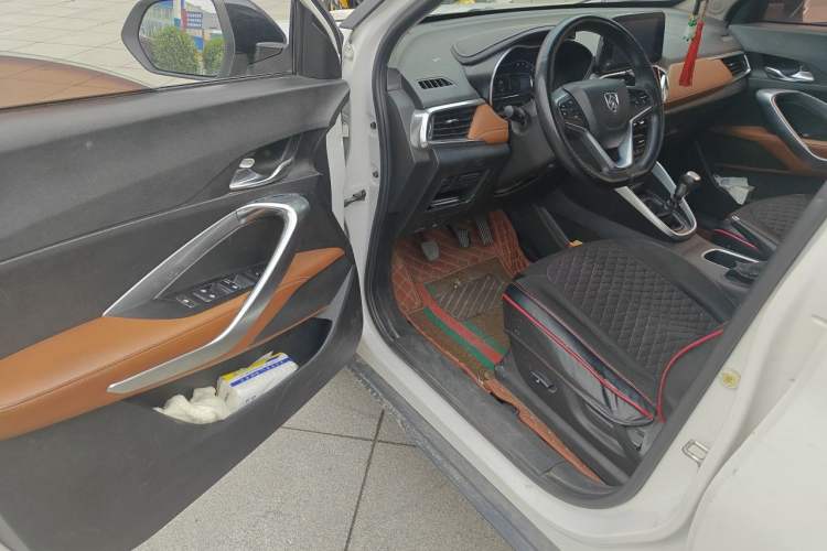 Used Baojun 510 2017 1.5L Manual Luxury Model Driver Seat