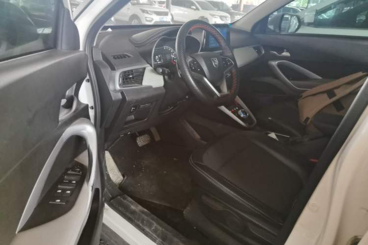 Used Baojun 510 2017 1.5L Automatic Fashion Model Driver Seat