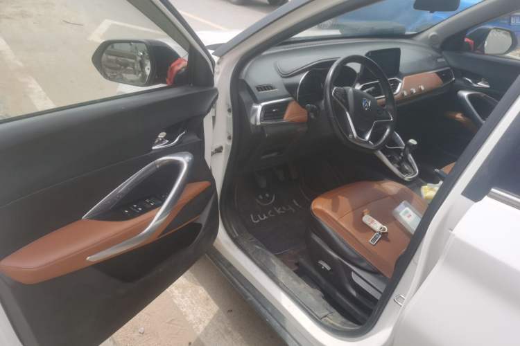 Used Baojun 510 2017 1.5L Manual Luxury Model Driver Seat